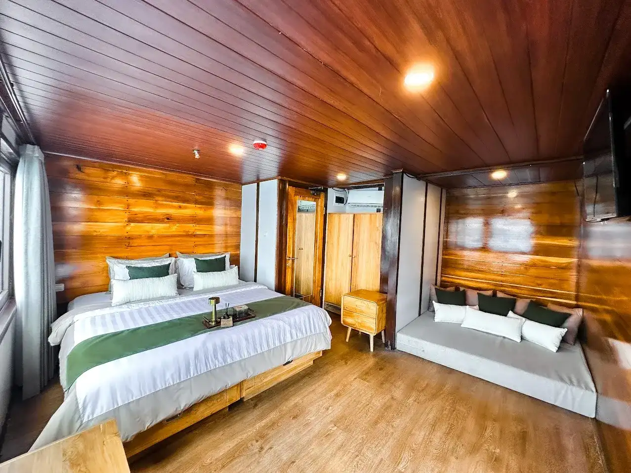 Junior Suite cabin on Neptune Cruise Phinisi