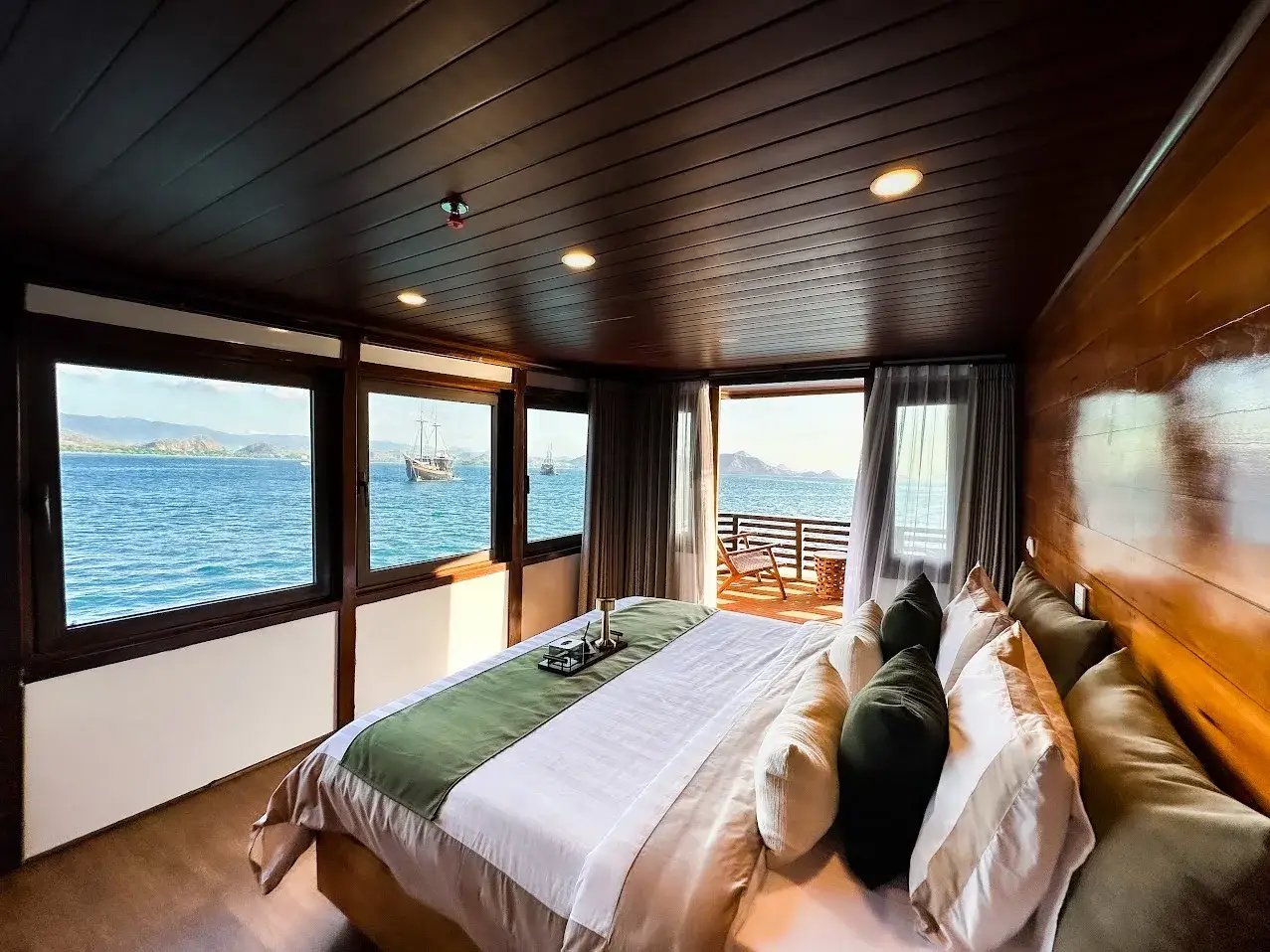 Mansard cabin interior on Neptune Cruise Phinisi
