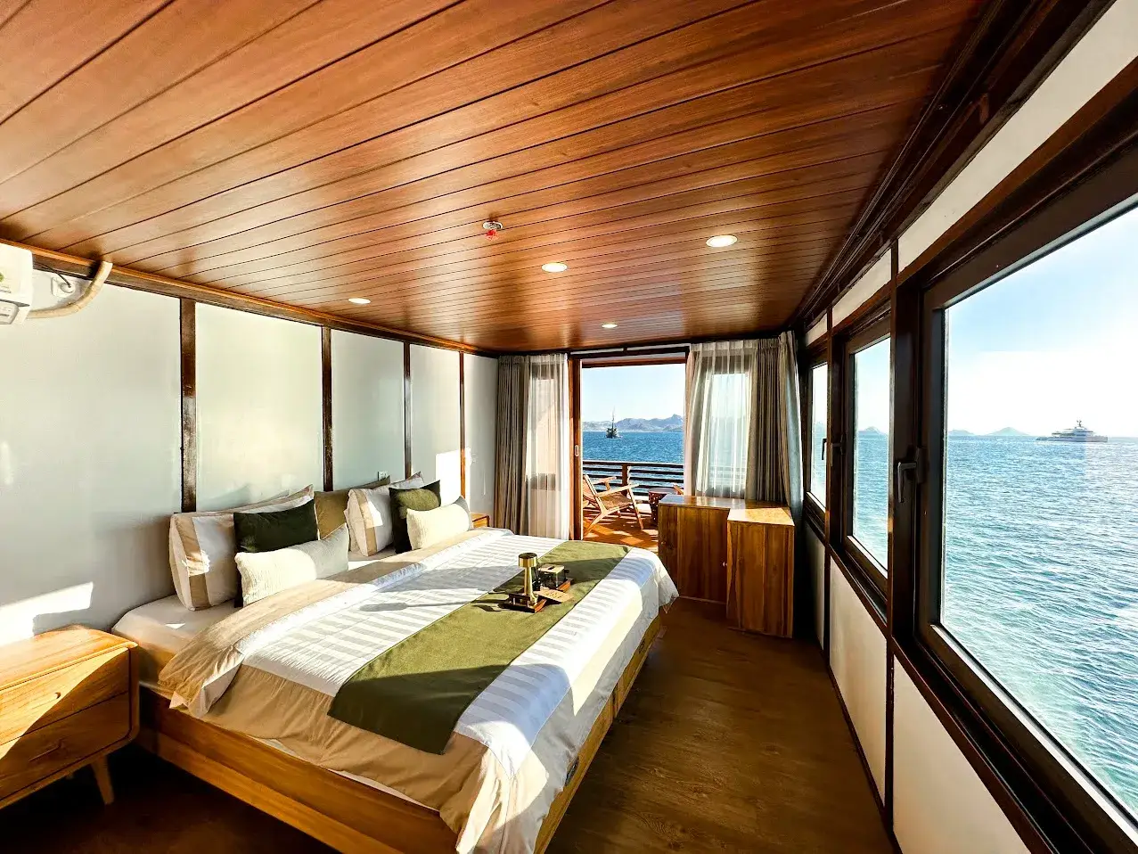 The Mansard II master cabin on Neptune Cruise Phinisi