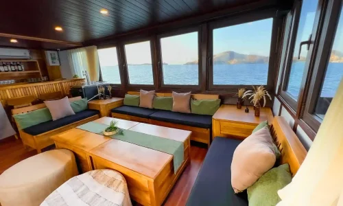 The indoor lounge on board Neptune Cruise Phinisi