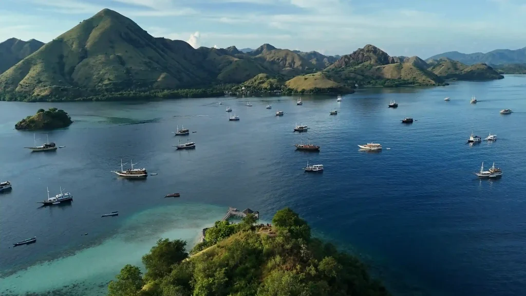 A phinisi under way in Komodo National Park
