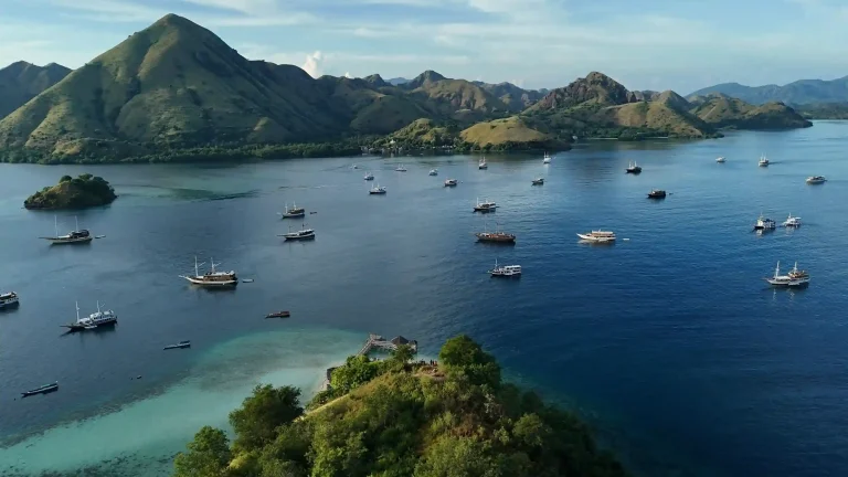 A phinisi under way in Komodo National Park