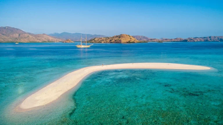 The sandbar at Taka Makassar, Komodo