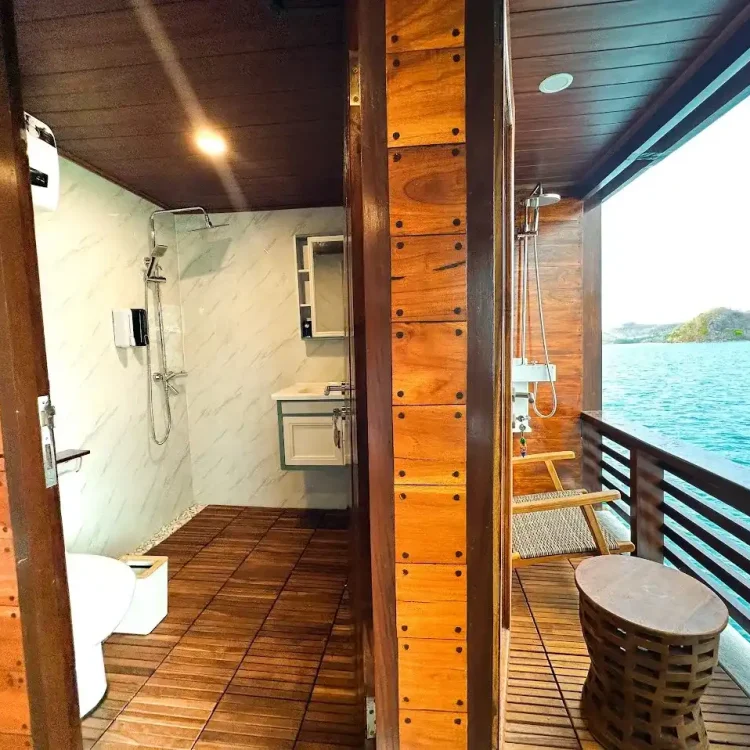 Neptune Cruise Phinisi | Neptune Junior Suite | Komodo Tour | Neptune Cruise Komodo