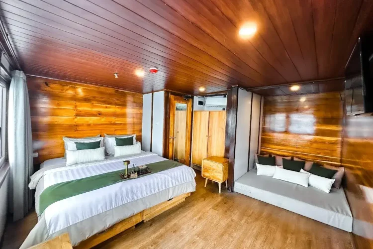 Neptune Cruise Phinisi | Neptune Junior Suite | Komodo Tour | Neptune Cruise Komodo