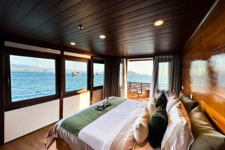 Neptune Cruise Phinisi | Neptune Mansard I | Komodo Tour | Neptune Cruise Komodo