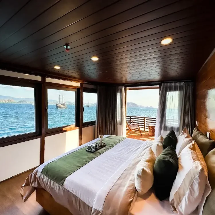 Neptune Cruise Phinisi | Neptune Mansard I | Komodo Tour | Neptune Cruise Komodo